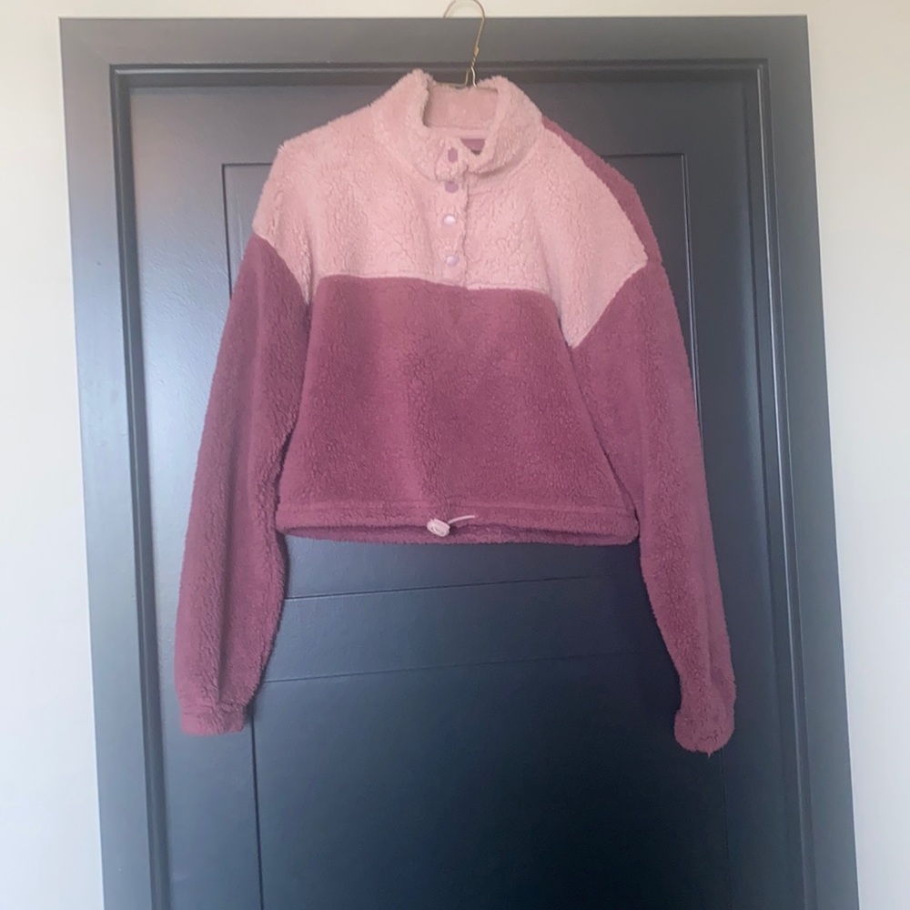 Crop fuzzy sweater.